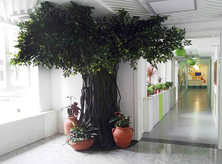 北京玻璃钢仿真榕树制作工期短，安装方便，轻质耐用。