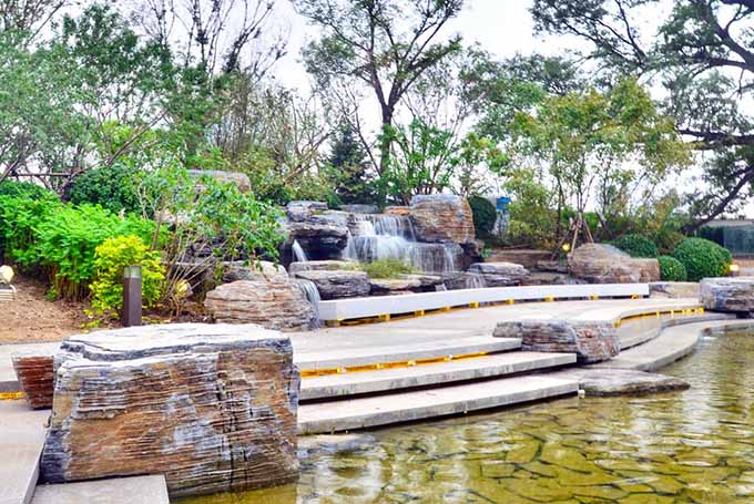 ​拉斯维加斯也有千层石假山水池了是这家中国公司做的