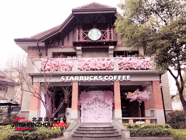 仿真树不仅使场景生动且有助于创造出真实自然又到美丽的物事