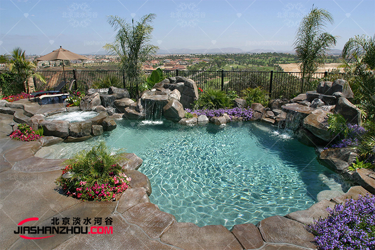 三亚太阳湾柏悦酒店塑石假山的壮阔美丽给人带去清新舒适的享受