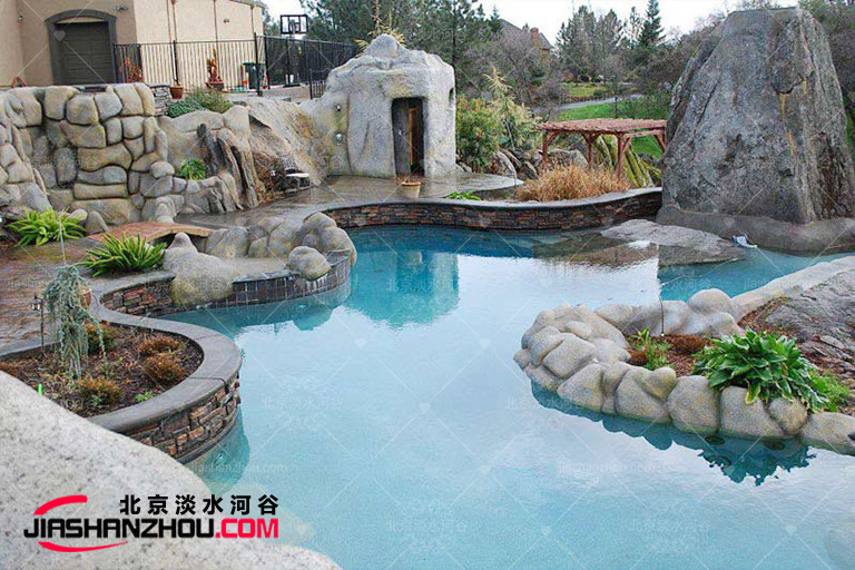 武汉马哥孛罗酒店塑石假山景观改造恢复杂草丛生花园中的秩序