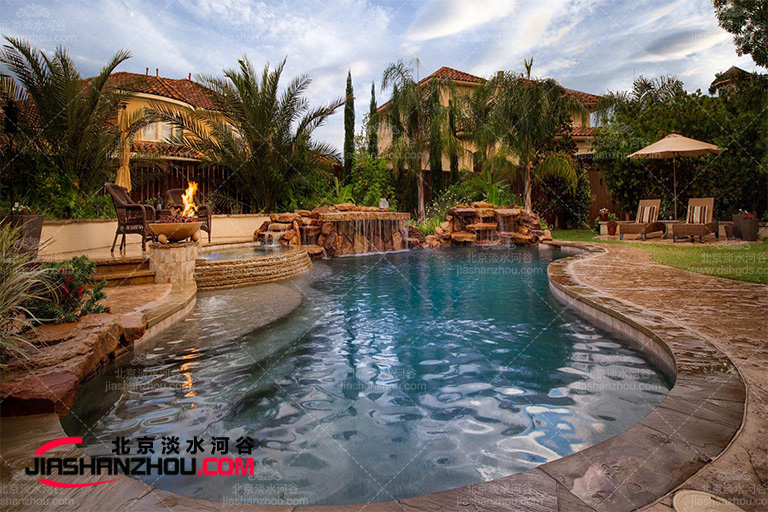 明珠四季酒店选择塑石假山公司来管理酒店花园的好处