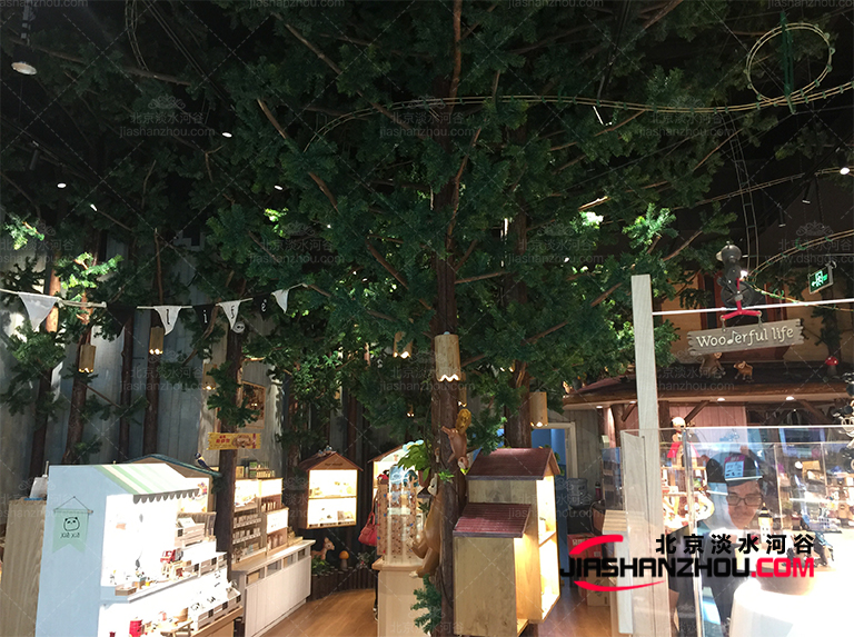 湛的仿真树成品营造出的自然环境f格使人心情舒畅