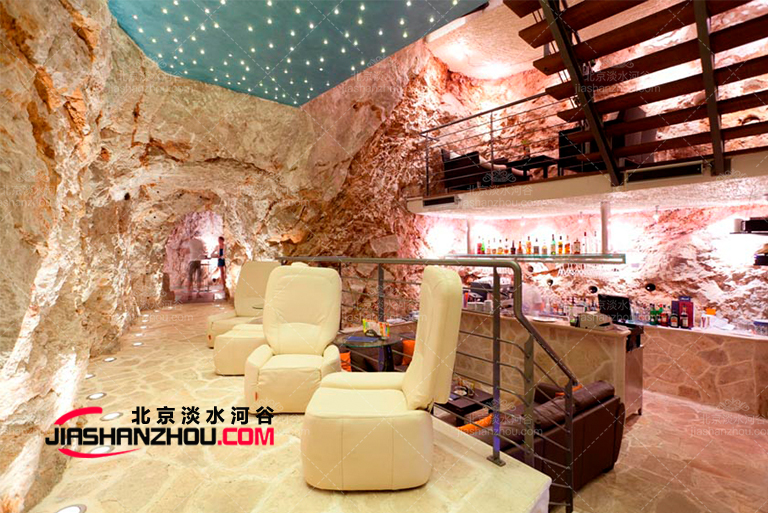 贝壳状的山洞酒店房间是山洞样f 格却是小清新的