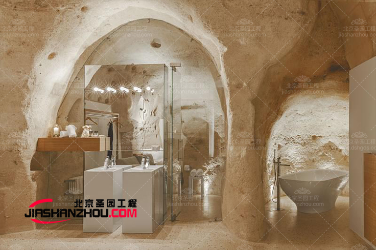 上海d士尼边上的纯白人造洞穴民宿来此的游客络绎不