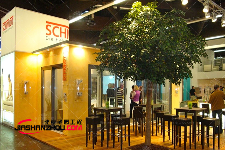 看北京厂家是如何营造秘密花园森系仿真树绿色餐厅的