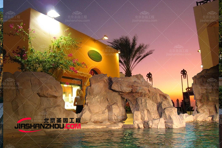 武汉绿地缤纷城丛林水泥塑石假山设计