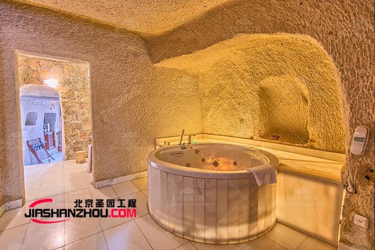 巧妙设计的仿真洞穴浴室隐藏洞穴之中具私密性