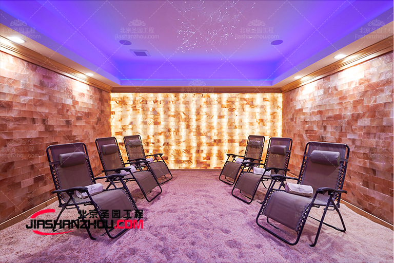 拥有众多时尚元素的喜马拉雅盐疗房设计让人流连忘返