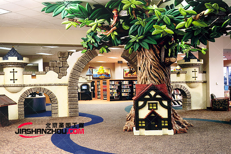 具有现代时尚绿色神的花园和仿真树家居装饰