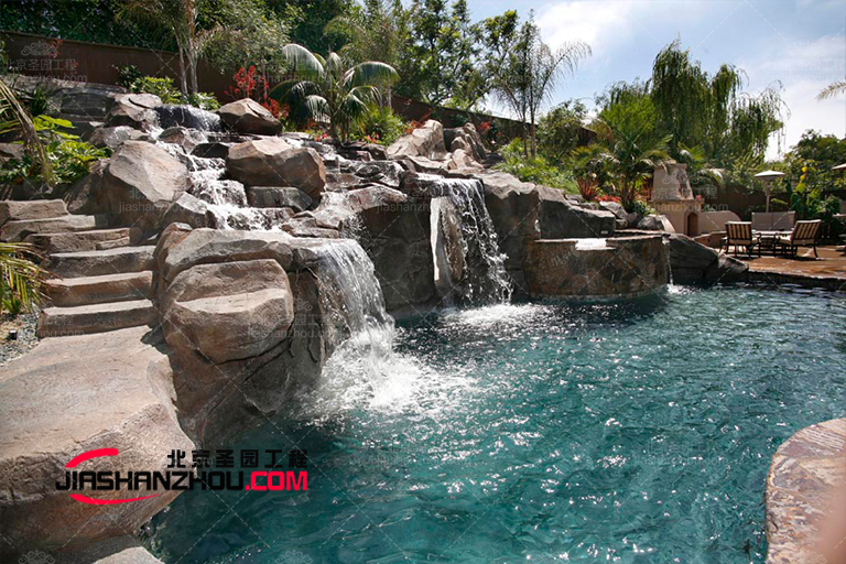 水景还可以为GRC塑石假山水池景观赋予不同的特色