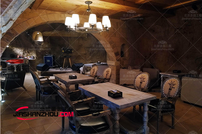 仿古岩洞餐厅室内装饰占据所有人的视觉中心位置