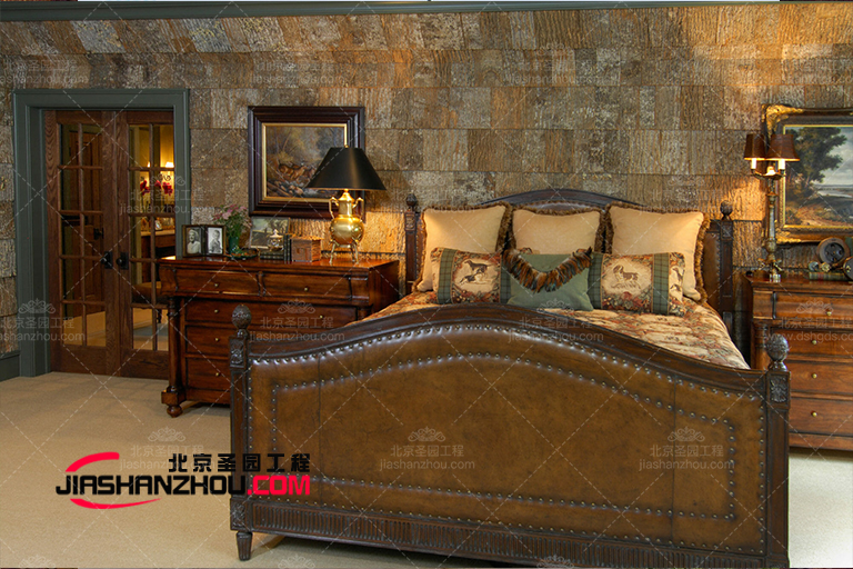 仿真树皮屋民宿流畅的曲线使视觉效果非常舒适