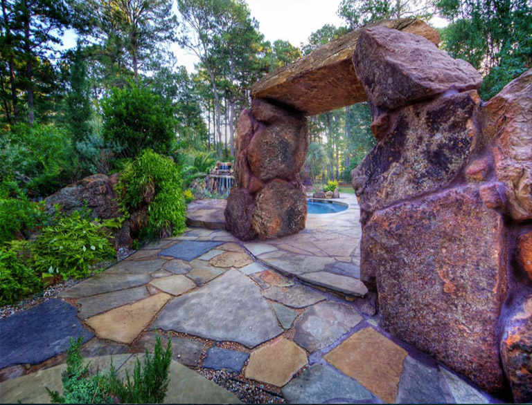 湛水泥塑石假山具到底有哪些特点？