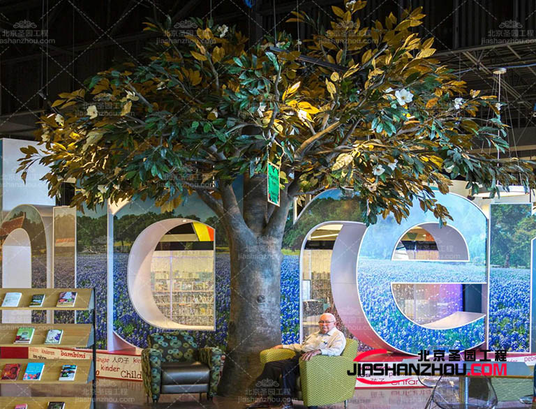 再日常生活中人们对于仿真树的环保性越来越重视