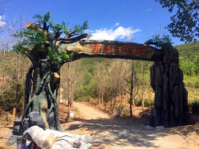 仿真树大门既经济又实用达到美化环境效果