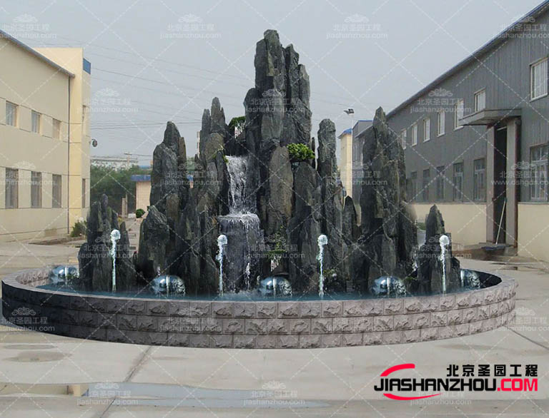 现在的塑石假山成为了城市和建筑装饰中不可或缺的一部分