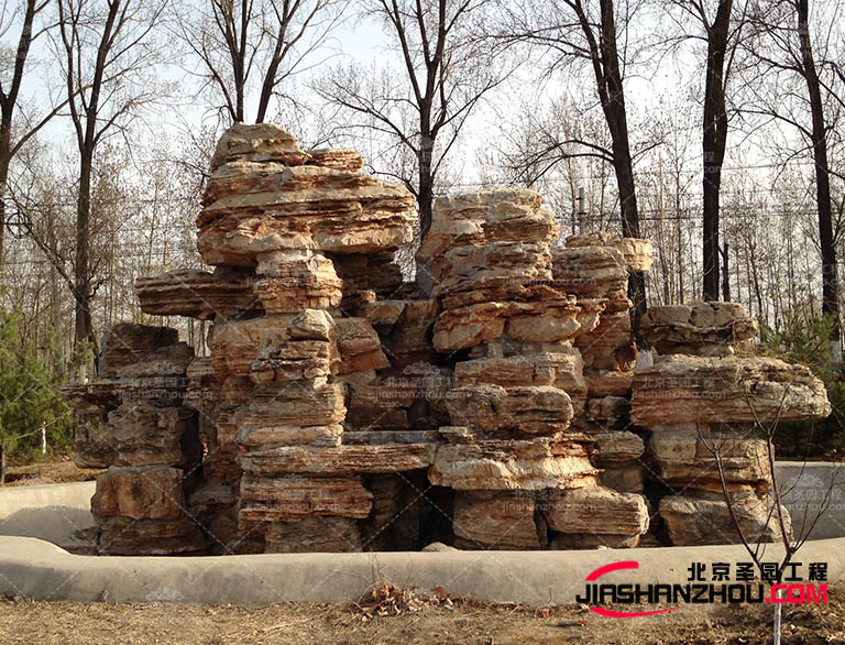 塑石假山还要另外需要，还要注意塑石假山的防滑设计