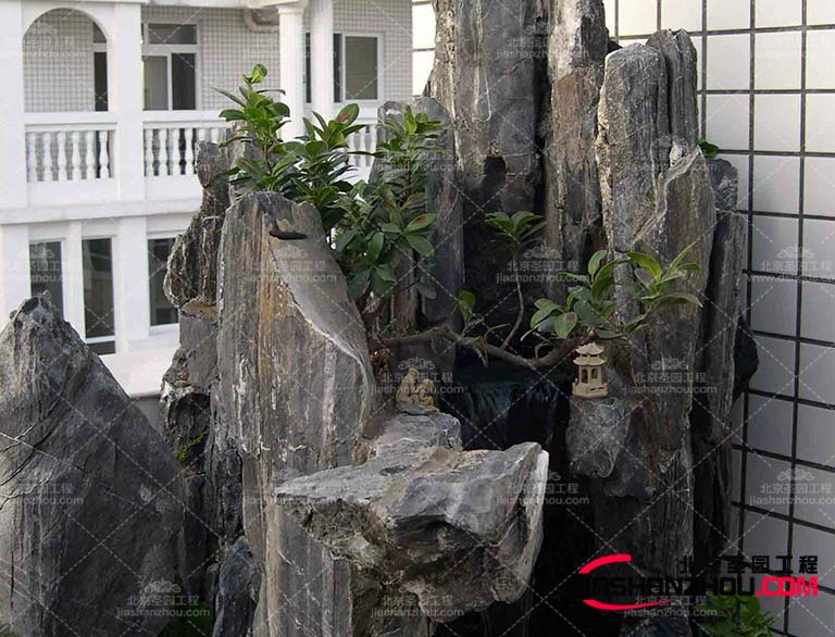 只有在兼顾美观塑石假山才能真正地为人们提供一个优美的景观