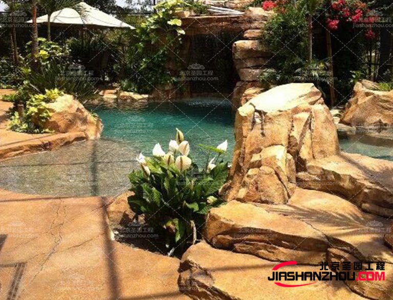 塑石假山需要结构合理。塑石假山的结构应该合理重心稳定