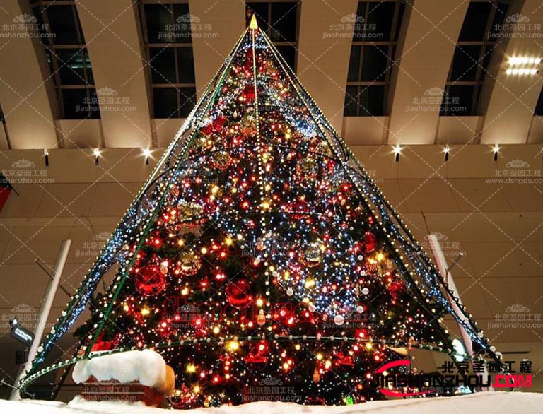 仿真树是由环保材料制成，不含有害物质因此不会引发过敏