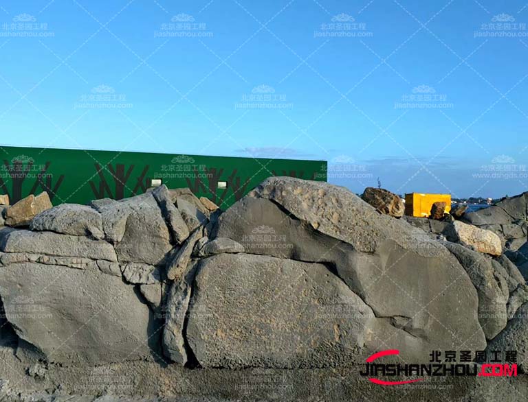 这种材料制作的塑石假山具有非常好的效果和质量深受客户的喜爱