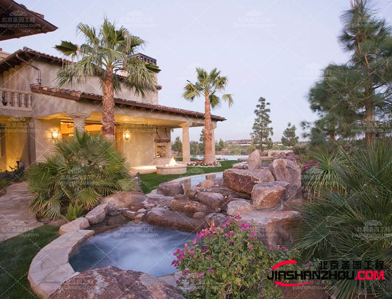 塑石假山可以创造出令人开心的场景，让人们可以进行愉快的玩耍