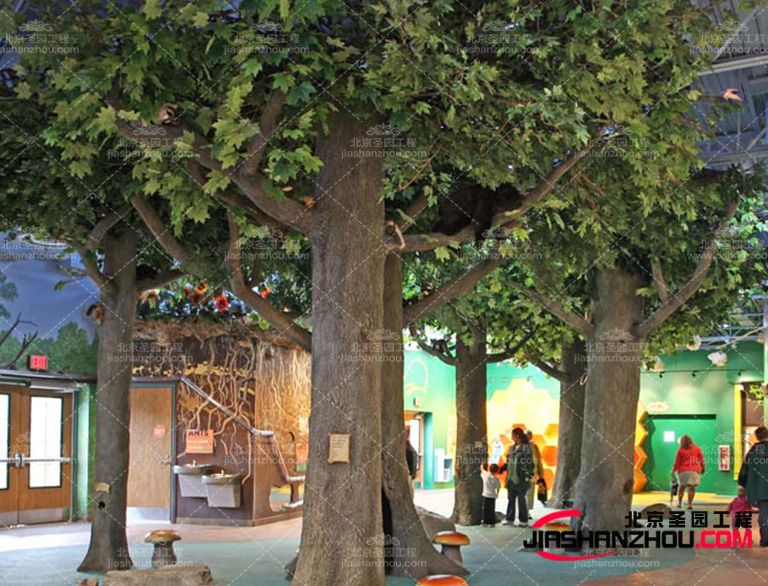 仿真树作为一种特的展示方式，可以为观众营造出令人留下深刻印象