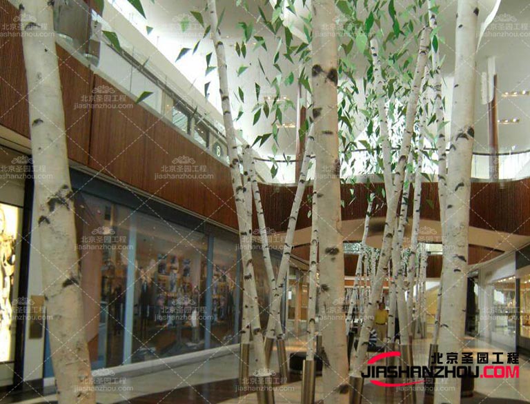 适当的照明可以增强仿真树的视觉效果使其看起来加真实