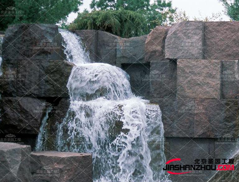 塑石假山的功能性也十分的强大选择塑石假山的颜色需要考虑客户的喜好