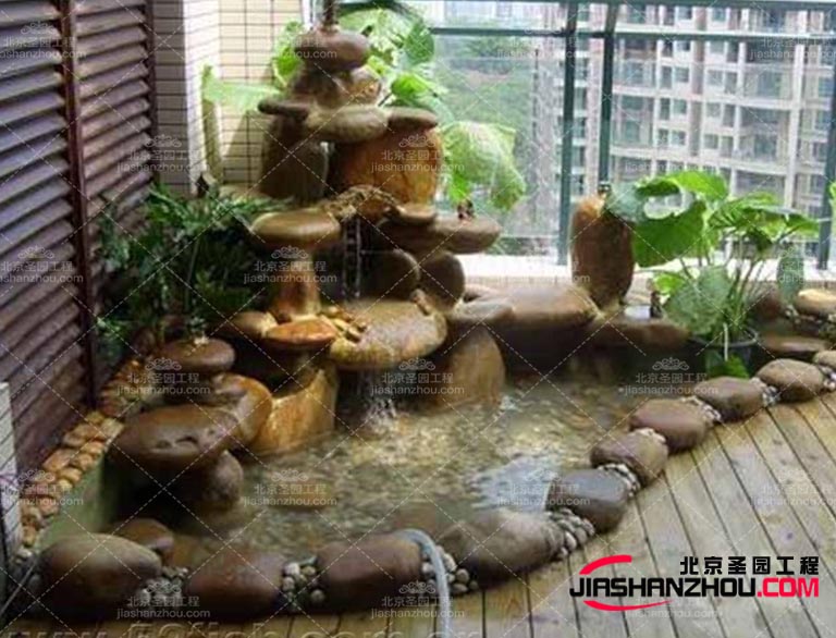 塑石假山特且几乎不会被遗忘的图案，与植物织物的装饰细节相结合