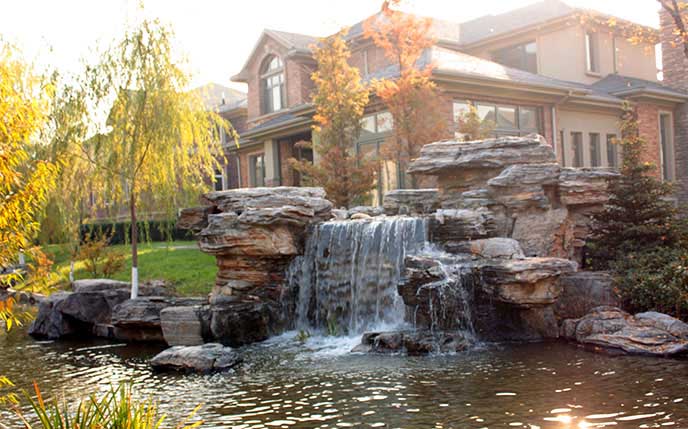 庭院小假山流水鱼池建造 人工塑石假山水池景观