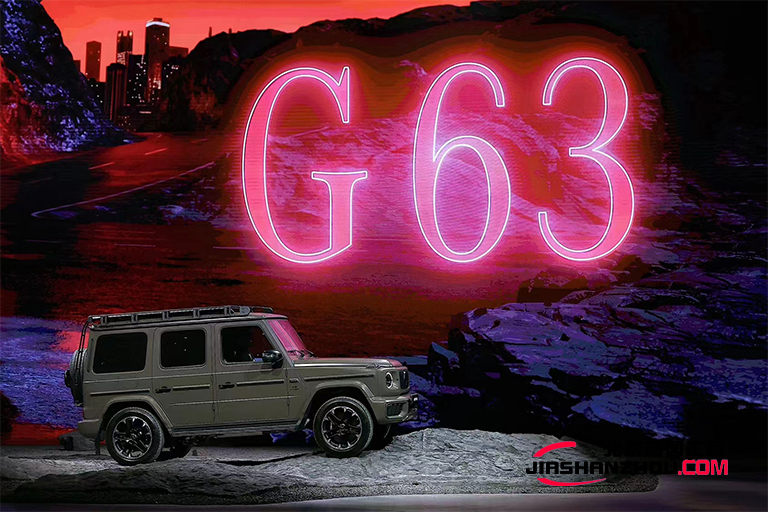 2024年北京车展 全新奔驰纯电G级越野车室内塑石假山越野场景布置