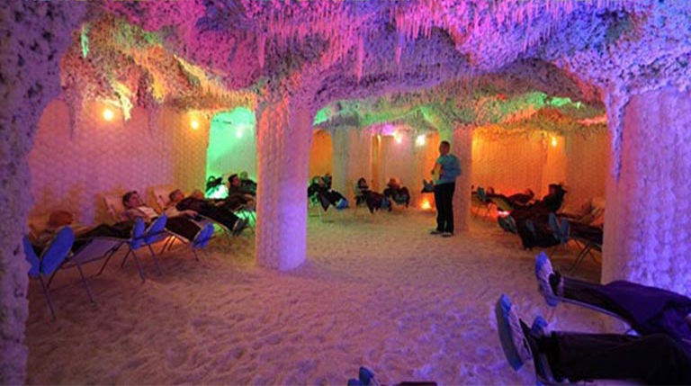 儿童主题仿真盐洞汗蒸房能看到明显的东方亚洲灵感