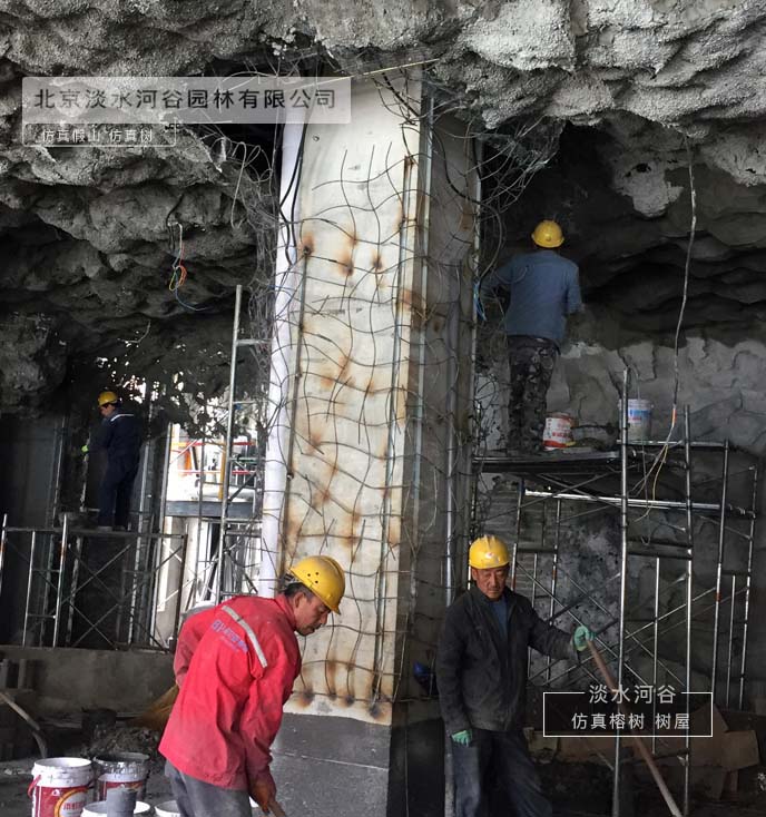 水泥直塑龙浮雕包柱子.jpg 水泥直塑龙浮雕包柱子