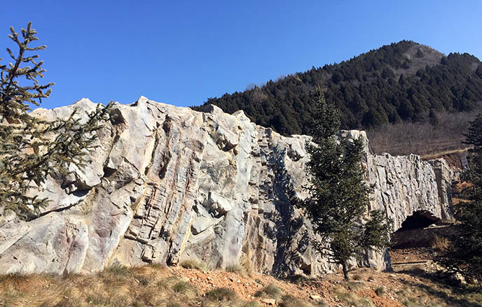水泥假山.jpg 水泥假山