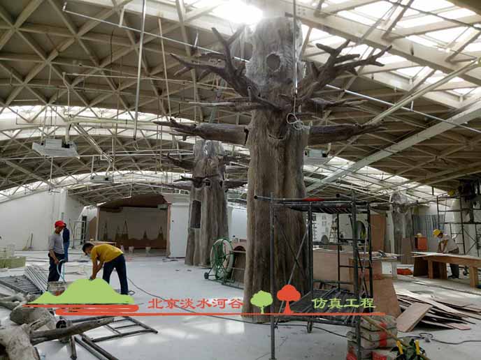 玻璃钢仿真树.jpg 玻璃钢仿真树