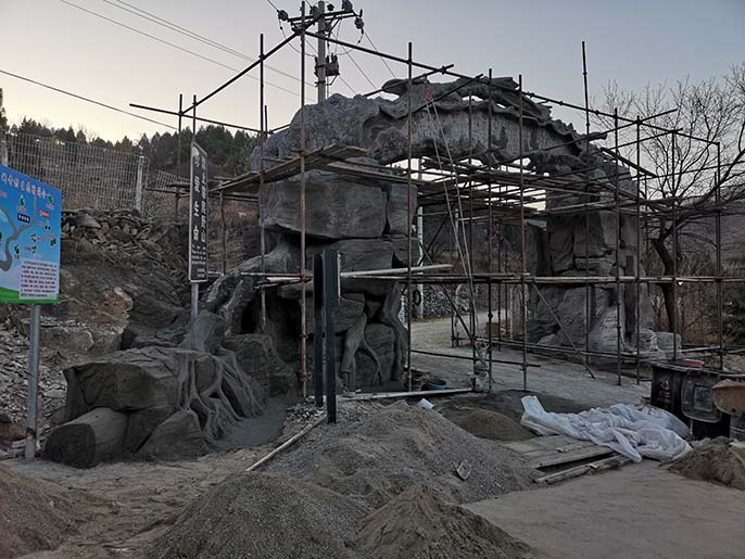 仿真树大门.jpg 仿真树大门