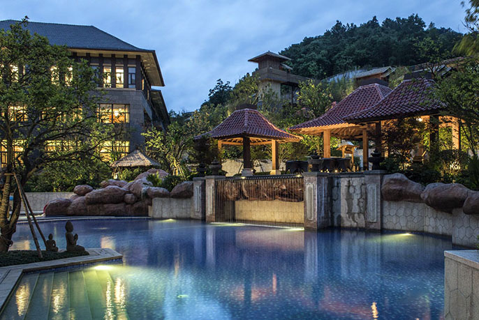 水泥假山.jpg 水泥假山