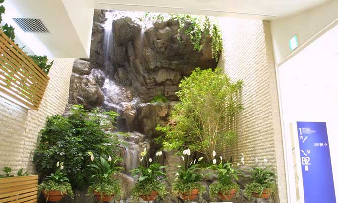 室内塑石假山.jpg 室内塑石假山