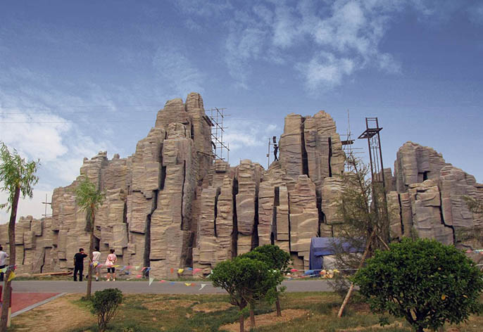 塑石假山.jpg 塑石假山