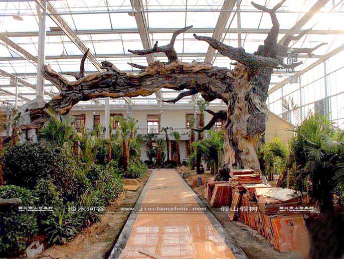 仿真树大门.jpg 仿真树大门