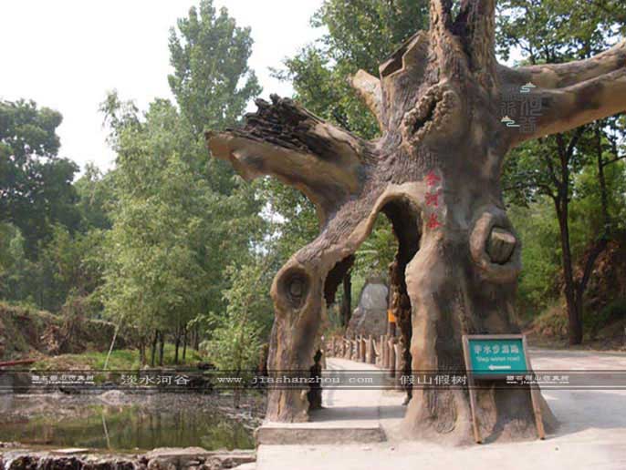 仿真树大门.jpg 仿真树大门