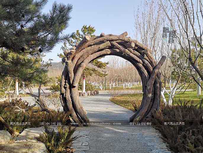 仿真树大门.jpg 仿真树大门