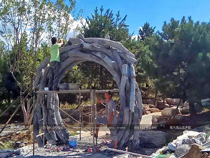 仿真树大门.jpg 仿真树大门