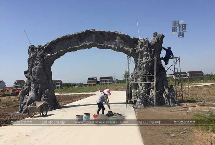 仿真树大门.jpg 仿真树大门