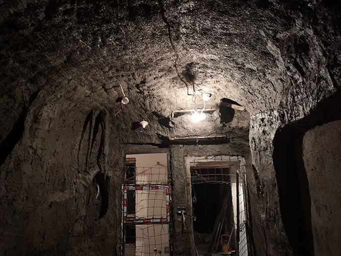 仿真山洞穴居主题酒店施工.jpg 仿真山洞穴居主题酒店施工