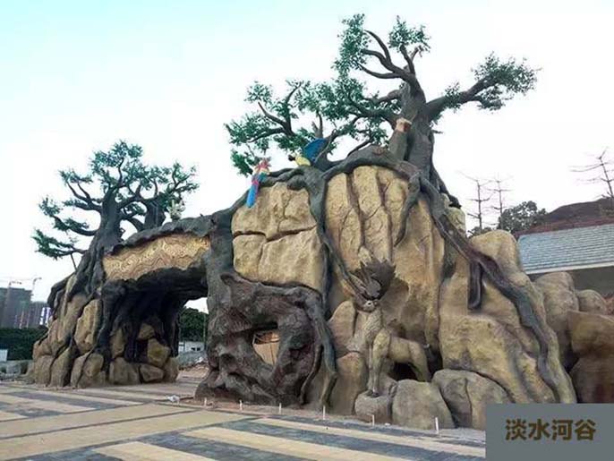 仿真树大门.jpg 仿真树大门