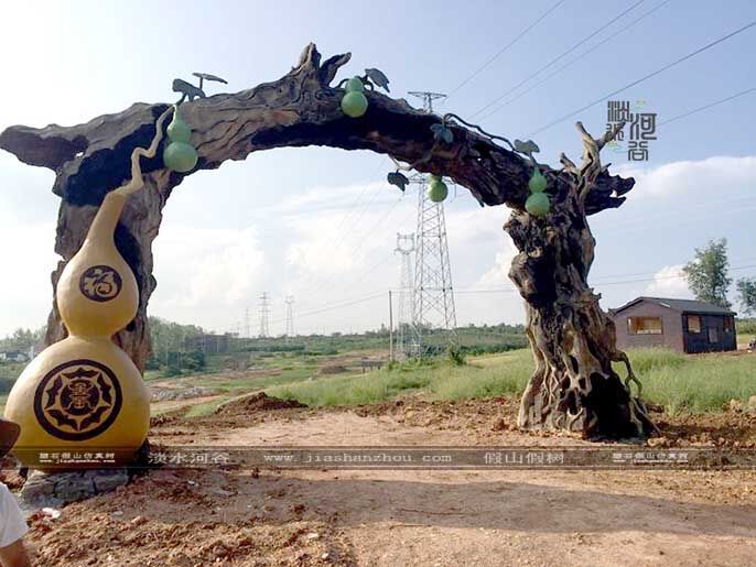 仿真树大门.jpg 仿真树大门