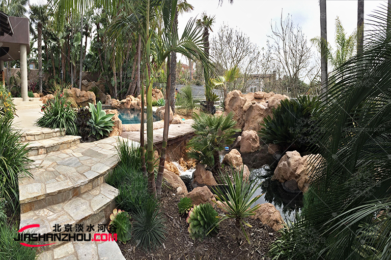 塑石假山.jpg 塑石假山